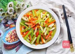 Illustration of how to stir-fry king oyster mushrooms, carrots and celery 11