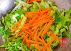 Illustration of how to stir-fry cabbage with yam, vermicelli, carrots and cabbage 13 