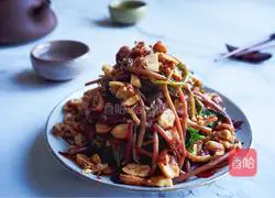 Illustration of how to make healthy peanuts mixed with purslane 9