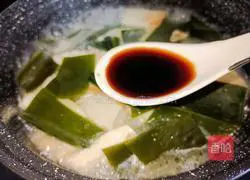 Illustration of how to make kelp stewed tofu 8