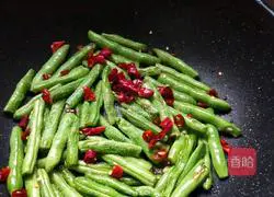 Illustration of how to make stir-fried green beans 4
