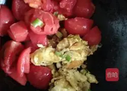 Illustration of how to make fried eggs with tomatoes 15