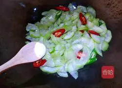 Illustration of how to make spicy stir-fried gourd 11