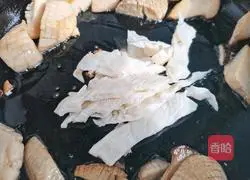 Illustration of how to make king oyster mushroom slices 8