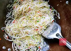 Illustration of how to make stir-fried bean sprouts 6