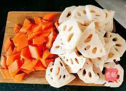 Illustration of how to make lotus pond stir-fry 4