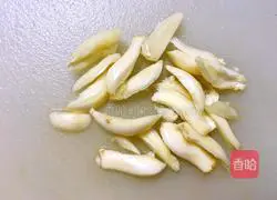 Illustration of how to make stir-fried red cabbage and greens 3