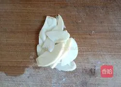 Illustration of how to stir-fry the sweet potato tips 2