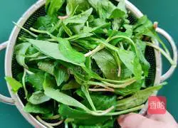 Illustration of how to stir-fry and dry Malan 4