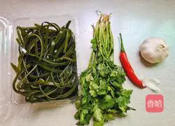 Illustration of how to make cold kelp shreds 1