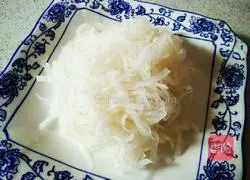 Illustration of how to make shredded radish with scallion oil 6