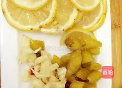 Illustration of soaking chicken feet 4