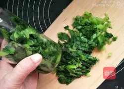 Illustration of how to make baby cabbage puree 3