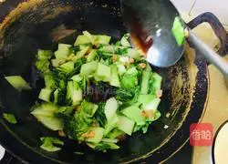 Illustration of how to make stir-fried Chinese cabbage 6