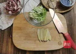 Illustration of how to make shredded onion mixed with eight claws 4