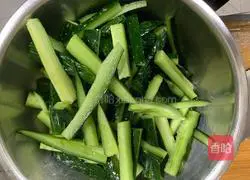 Illustration of how to make pickled cucumbers 4