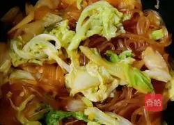 Illustration of how to make stir-fried vermicelli with cabbage 9