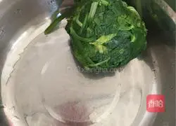 Illustration of how to make cold celery leaves 2