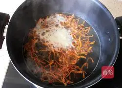 Illustration of how to make cold cucumber and cordyceps flowers 4