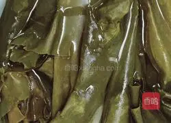  Illustration of how to make cold kelp shreds 1