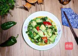 Illustration of how to stir-fry luffa with green pepper 12