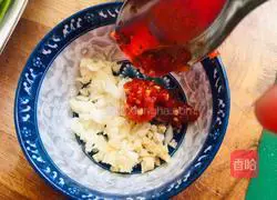 Illustration of how to steam enoki mushrooms with garlic chili sauce 1