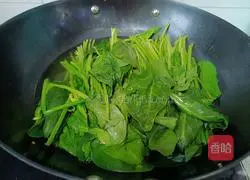 Illustration of how to make peanuts and spinach 6