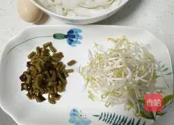 Fried noodles with eggs and bean sprouts Illustration of how to do it 1