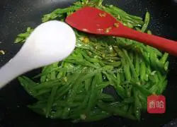 Illustration of how to make stir-fried lentils and shredded lentils 9