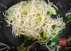 Illustration of how to make stir-fried soybean sprouts 4