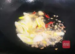 Illustration of how to make spicy and sour lotus root 4