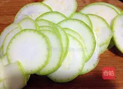 Illustration of how to make cold zucchini 1