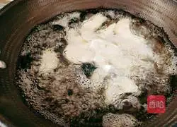 Illustration of how to make lotus pond stir-fry 8