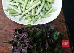 Illustration of how to make fried beans with perilla 1