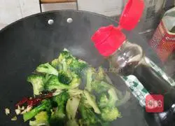 Illustration of how to make garlic broccoli 13