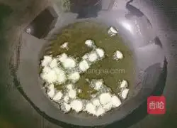 Illustration of how to make carrots and potato slices stewed 3