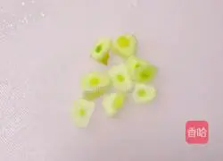 Illustration of how to stir-fry shredded potatoes 2