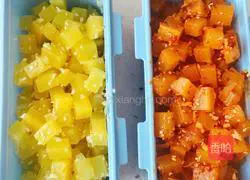 Illustration of how to mix radish cubes and pickles 5