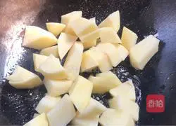 Illustration of how to cook potatoes with fresh peaches 6