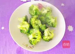 Illustration of the deep love between green leaves and roots 6