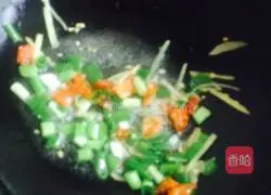 Illustration of how to stir-fry watermelon rind 4