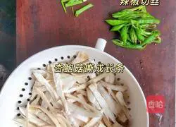 Illustration of hand-shredded king oyster mushrooms 1