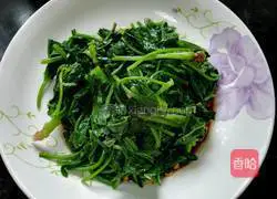 Illustration of how to mix spinach with peanuts 6