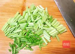 Illustration of how to mix celery and flower kernels 6