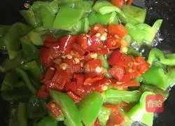 Illustration of how to make roasted pepper preserved eggs 5