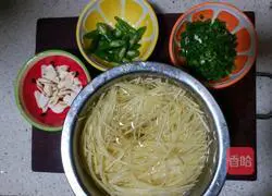 Illustration of how to make fried shredded potatoes 2