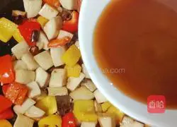 Illustration of how to stir-fry king oyster mushrooms with colored peppers 9