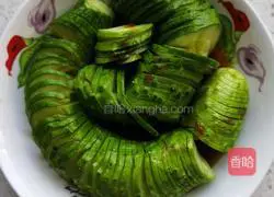 Illustration of how to make coir raincoat cucumber 8