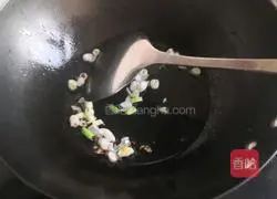 Illustration of how to make stir-fried lettuce 2