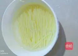 Illustration of how to make cold shredded potatoes 3